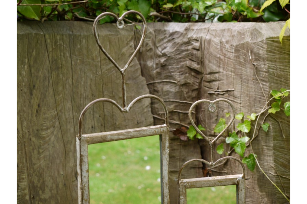 Indoor / Outdoor Set Of 2 Standing Garden Mirrors With Heart Design - Decor Interiors