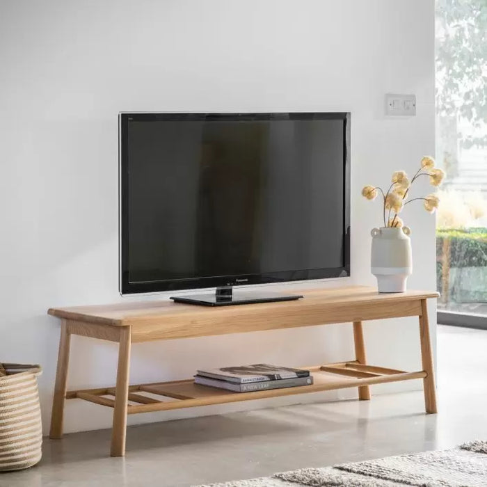 Beatrice Oak Tv / Media Unit