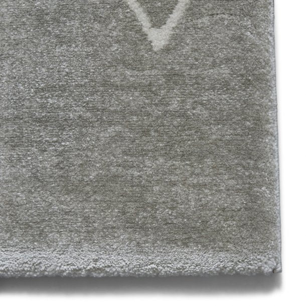 Elegant Grey Geometric Diamond Pattern Rug – Minimalist Design, Soft High-Pile Texture – Multiple Sizes