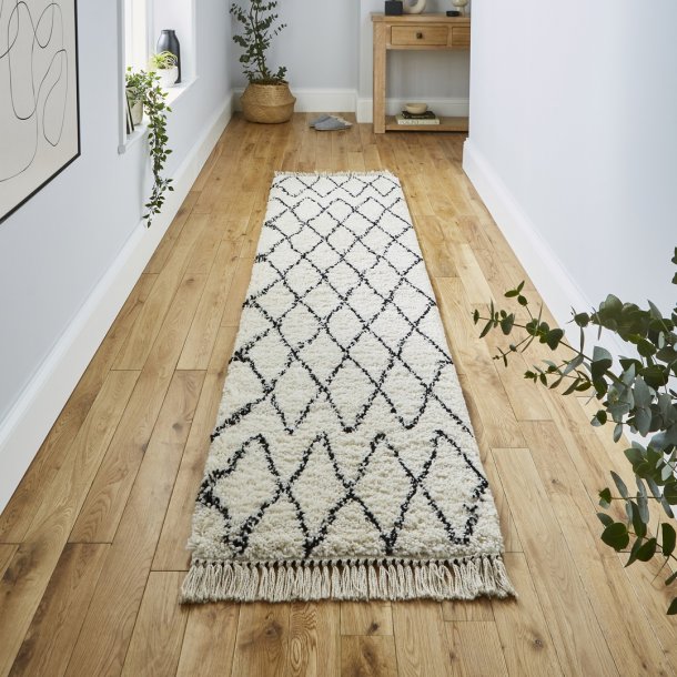 Elegant White & Black Diamond Shaggy Area Rug – Luxurious Soft Texture – Multiple Sizes