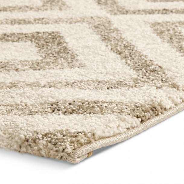 Modern Beige Geometric Diamond Area Rug – Soft Shaggy Design – Multiple Sizes