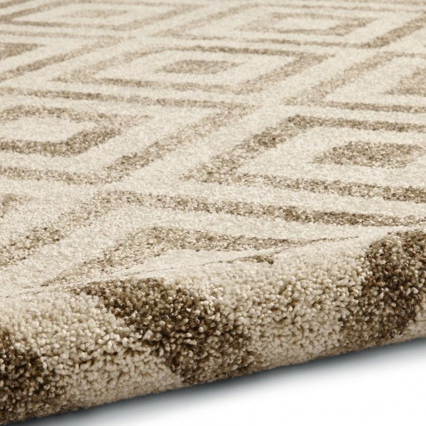 Modern Beige Geometric Diamond Area Rug – Soft Shaggy Design – Multiple Sizes