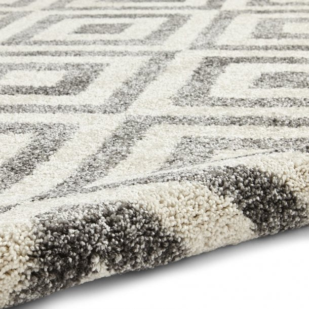 Modern Grey & White Diamond Pattern Area Rug – Geometric Design – Multiple Sizes