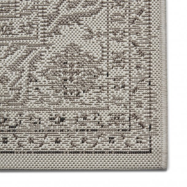 Elegant Ivory & Black Floral Outdoor Rug – Durable Polypropylene & Polyester – Multiple Sizes