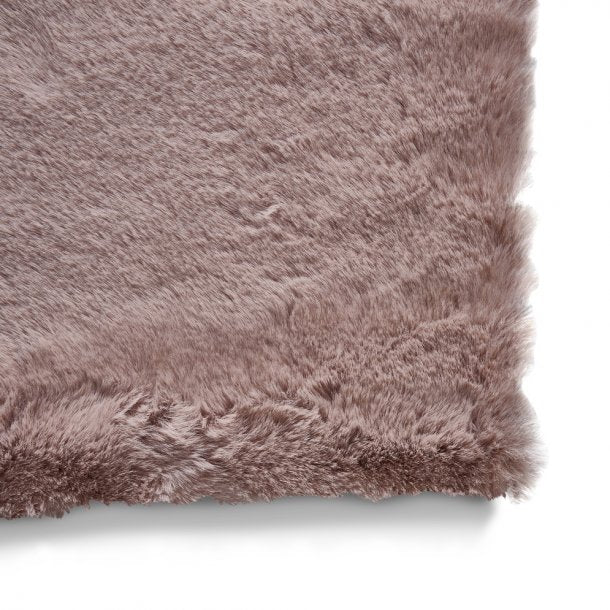 Charming Rose Pink Plush Shaggy Rug – Soft & Cozy Floor Accent – Multiple Sizes