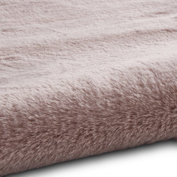 Charming Rose Pink Plush Shaggy Rug – Soft & Cozy Floor Accent – Multiple Sizes