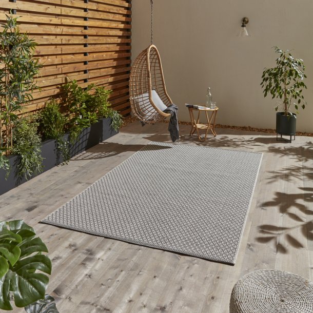 Ivory & Black Geometric Outdoor Rug - Stylish Weather-Resistant Design - Multiple Sizes