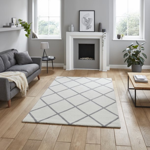 Chic Cream & Black Geometric Diamond Pattern Rug – Modern Elegance – Multiple Sizes