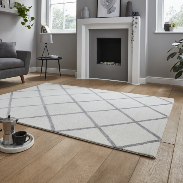 Chic Cream & Black Geometric Diamond Pattern Rug – Modern Elegance – Multiple Sizes