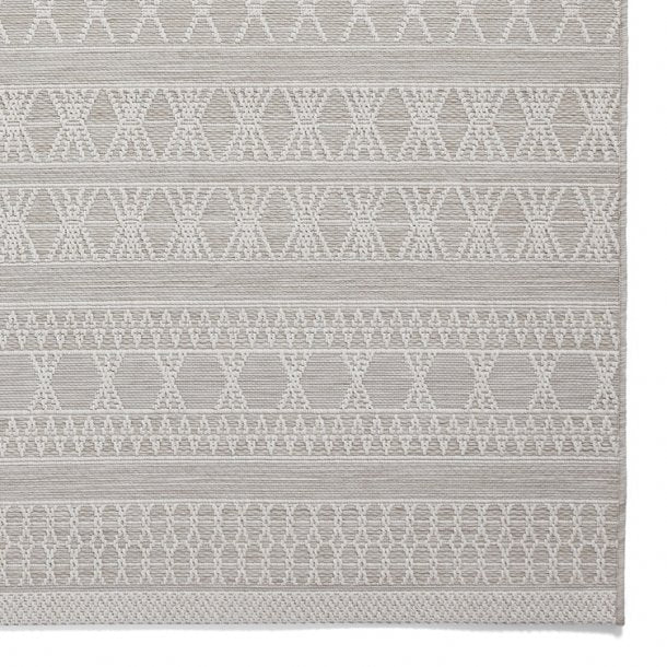 Bold Beige Tribal Pattern Outdoor Rug – Durable Weather-Resistant Design for Patios – Multiple Sizes