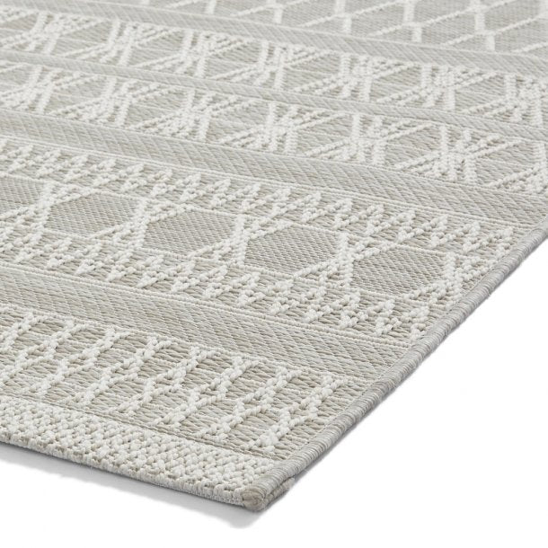 Bold Beige Tribal Pattern Outdoor Rug – Durable Weather-Resistant Design for Patios – Multiple Sizes