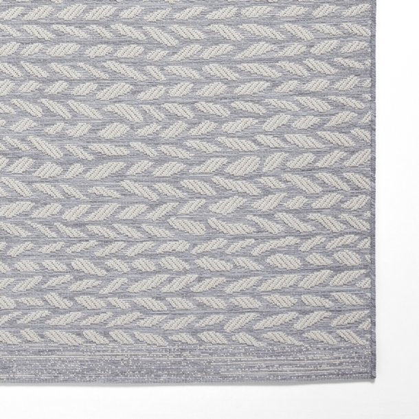 Contemporary Grey & Cream Chevron Outdoor Rug – Weather-Resistant Patio Mat – Multiple Sizes