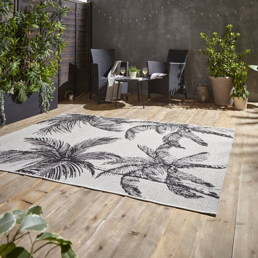 Bold Cream & Black Tropical Palm Outdoor Area Rug – Multiple Sizes