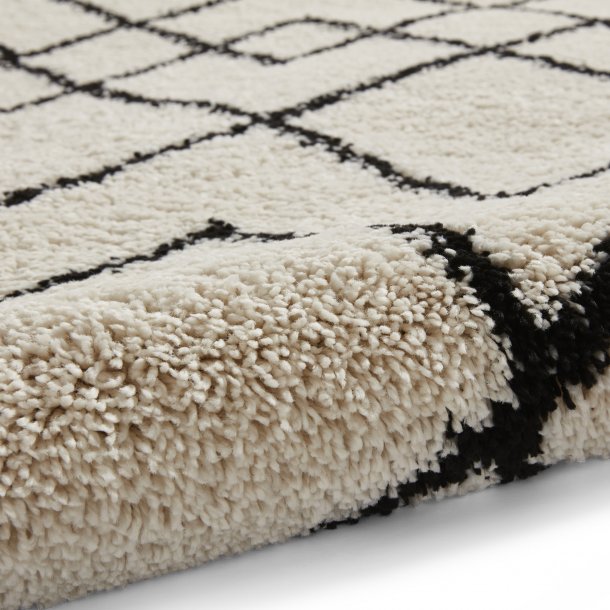 Contemporary White & Black Geometric Shag Rug – Luxurious Plush Texture – Multiple Sizes