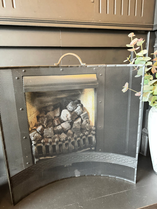 A/Q Pewter Curved Fire Guard (61x16x66 cm)