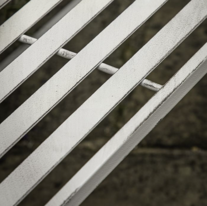 Morton Outdoor Metal Bench, Ornate, Distressed White ( Due Back In 22/01/25)