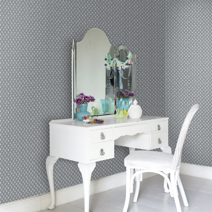 Laura Ashley Wallpaper - Trefoil