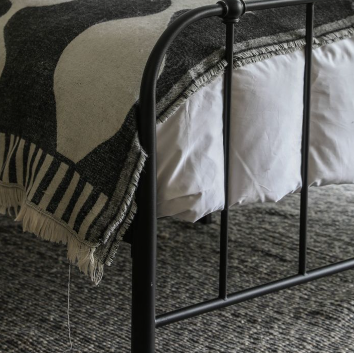 Traditional Black Ironwork King Size Bedstead  ( Due Back In 06/12/2024 )