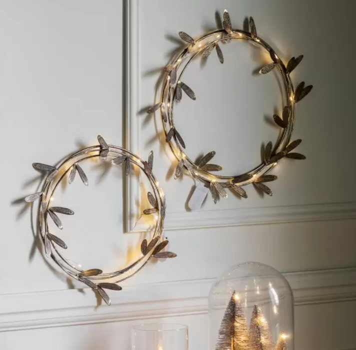 Mistletoe Wreath with LED Gold Large