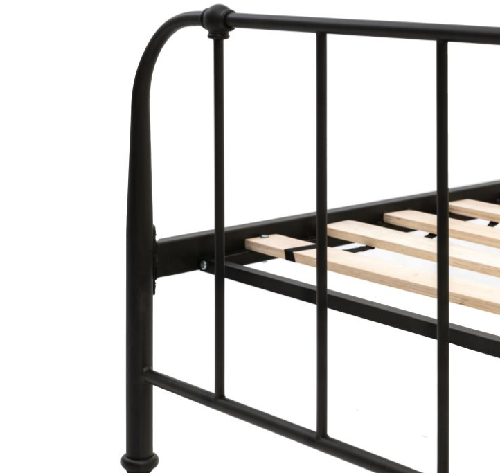 Traditional Black Ironwork King Size Bedstead  ( Due Back In 06/12/2024 )