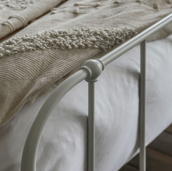 Traditional White Ironwork King Size Bedstead ( Due Back In  06/12/2024 )