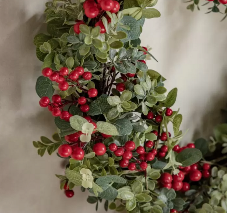 Windsor Wine Traditions Red Berry Wreath