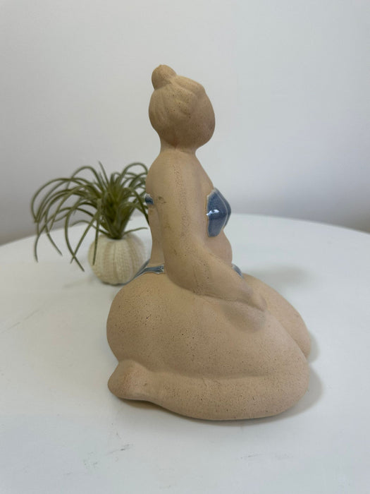 Ladyglow Seaside Sitting Ceramic Ornament