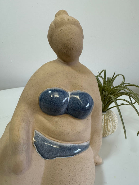 Ladyglow Seaside Sitting Ceramic Ornament